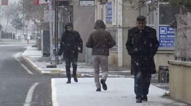 Ardahan’da havalar buz kesti: Sıcaklık eksi 4,3 dereceye düştü