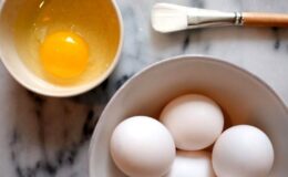 Kırışıklık giderici yumurta akı maskesi nasıl yapılır?