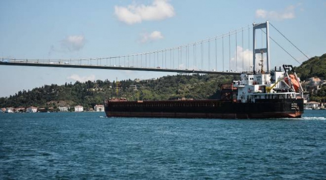 İstanbul Boğazı dev geminin geçişi nedeniyle kapatıldı!